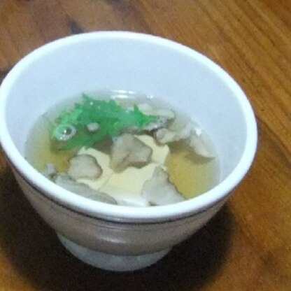 今、舞茸にはまっているのでしめじが無くて、お豆腐と舞茸で作りました。
お醤油が入って少し和風なスープでふうふう美味しくいただきました♪
ごちそうさまでした。